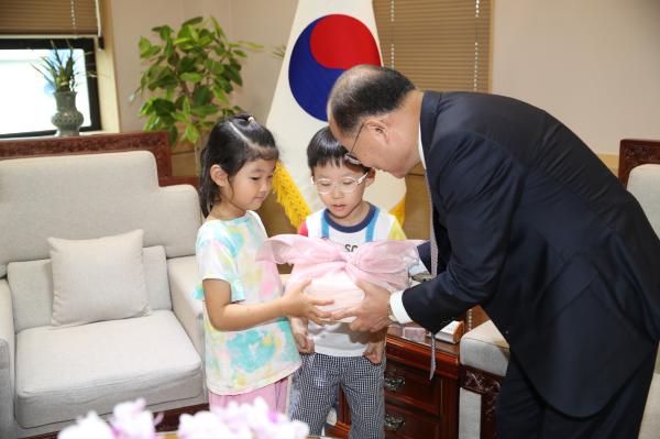 '부산대학교 어린이집 원아 명절 인사'의 첨부파일 이미지