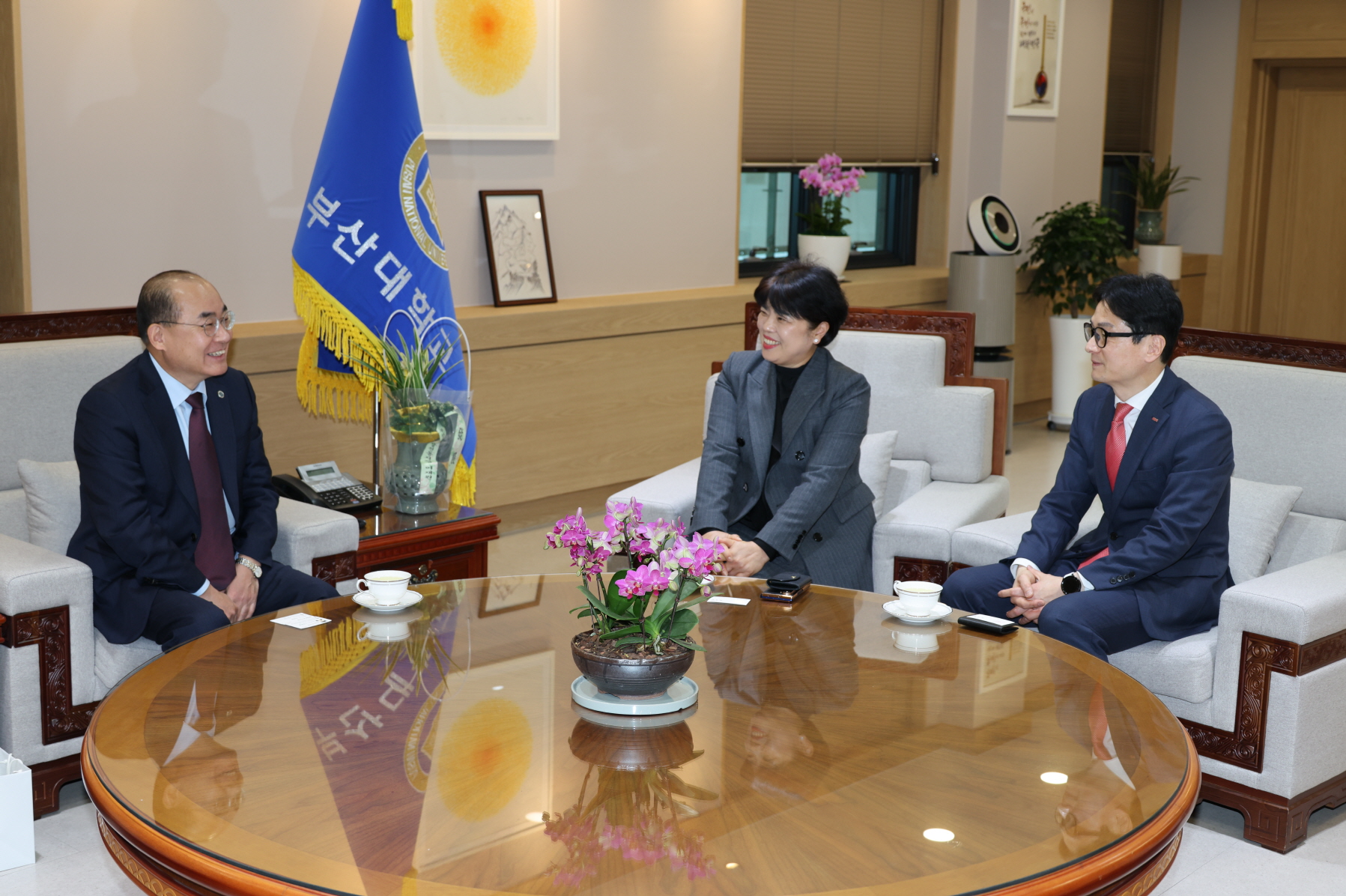 '내빈 접견_박문철 부산은행 동부영업그룹장(상무), 이재원 부산은행 장전동지점장'