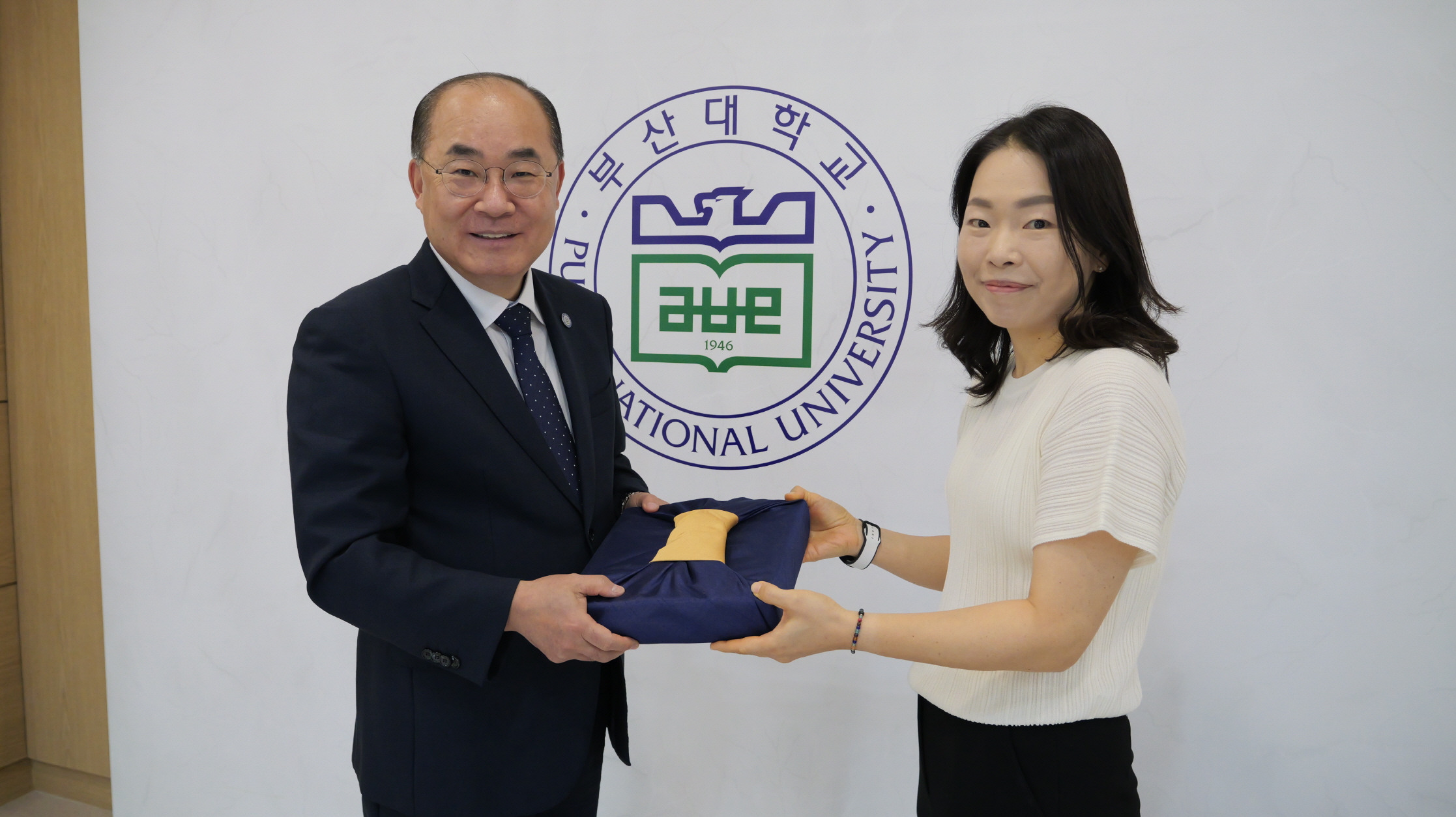 '발전기금 출연식_도명환 이영란 동문 부부'