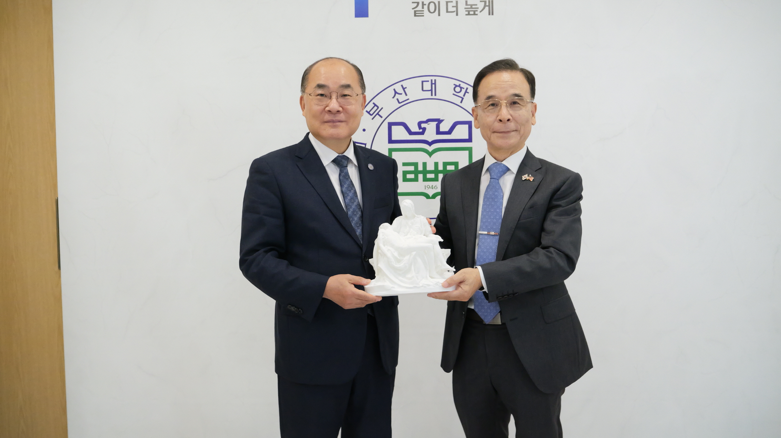 '내빈 접견_허재택 유엔평화기념관 관장'