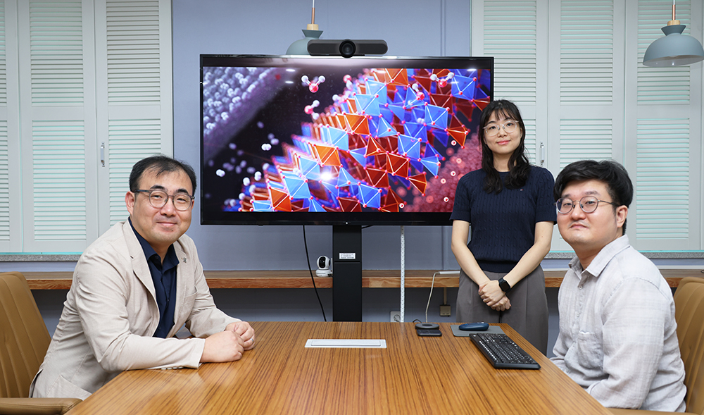 'Selective reduction in epitaxial SrFe0.5Co0.5O2.5 and its reversibility'